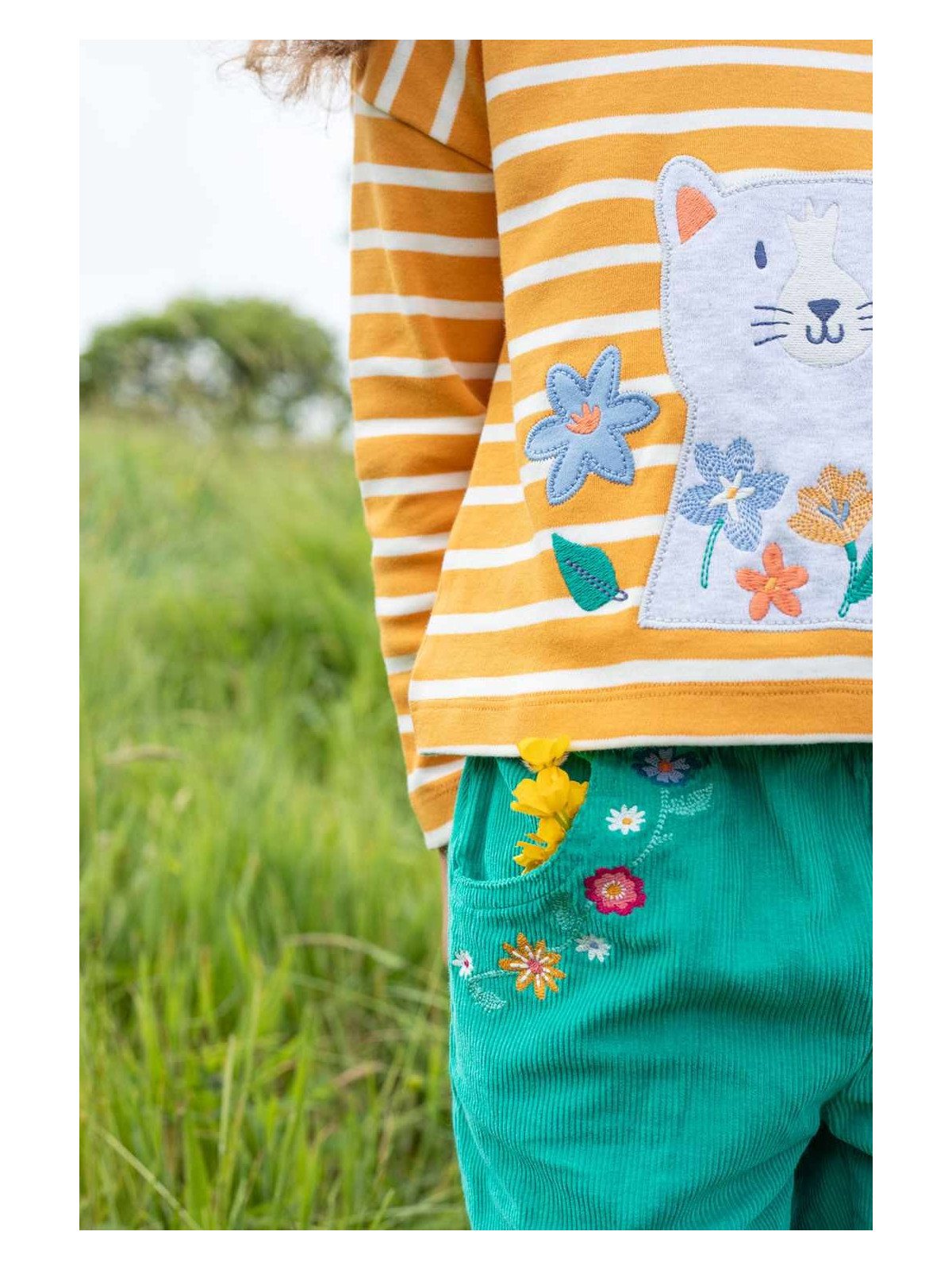 frugi - Bio Kinder Cordhose "Paperbag" mit Blumen-Stickerei