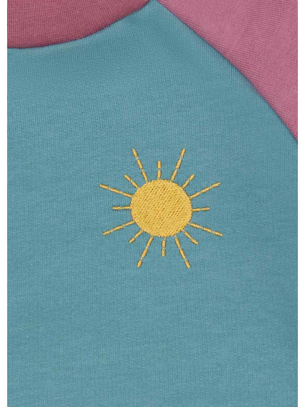 loud + proud - Bio Kinder Sweatshirt zweifarbig mit Sonnenstickerei, topaz/grape