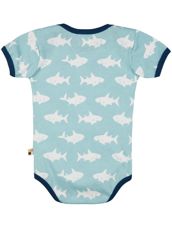 loud + proud - Bio Baby Body kurzarm mit Hai-Allover, lagoon